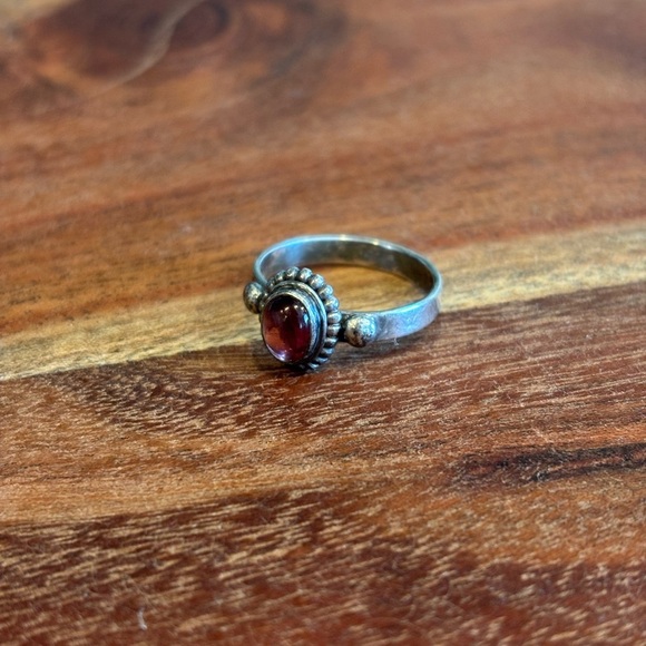Vintage Garnet 925 Sterling Silver Southwestern Ring Size 6 - Picture 2 of 8